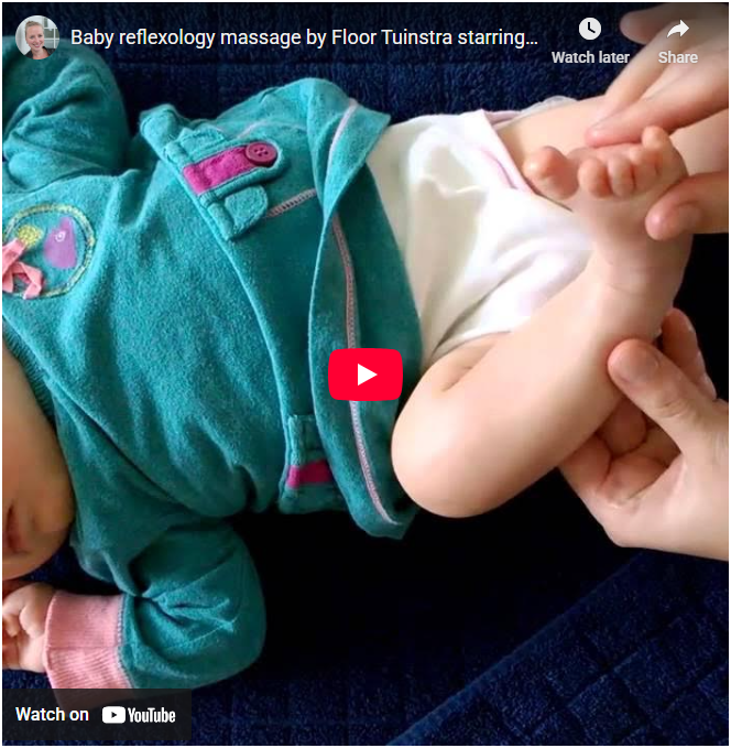 Baby reflexology massage by Floor Tuinstra starring Luna 1,5 month